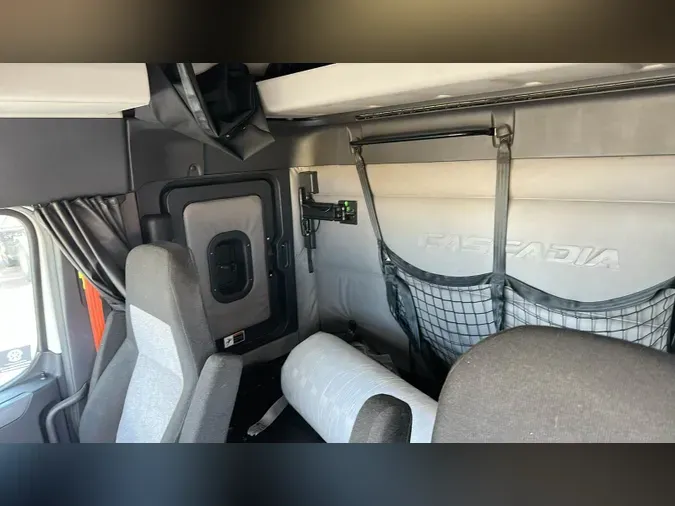 2020 Freightliner Cascadia 126