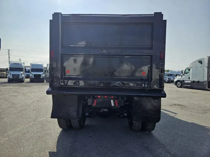 2016 MACK GU803