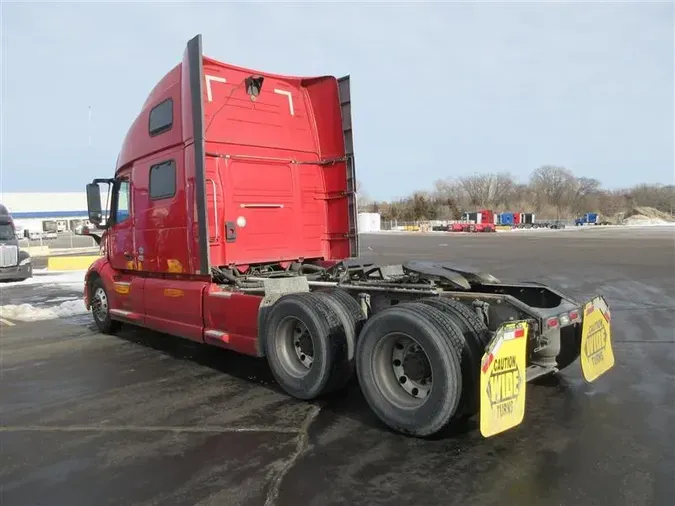2022 VOLVO VNL860