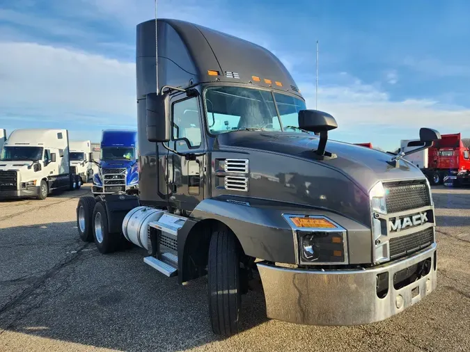 2019 MACK AN64T