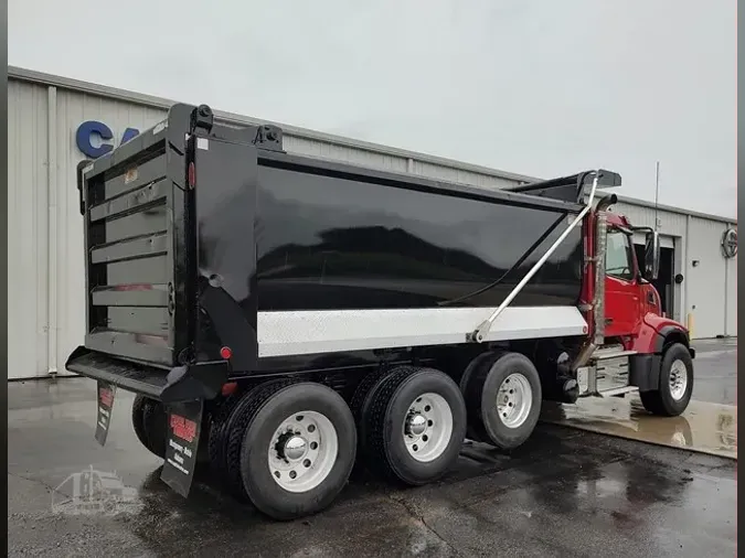 2022 VOLVO VHD84F300