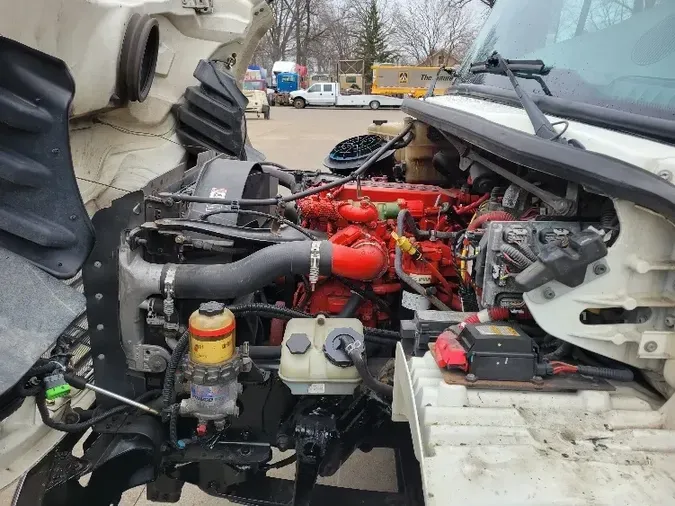 2015 FREIGHTLINER M2