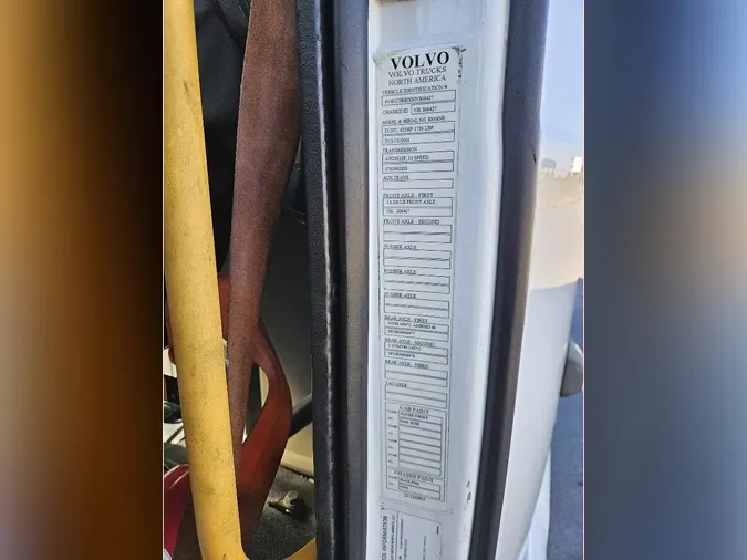 2022 VOLVO VNL64T740