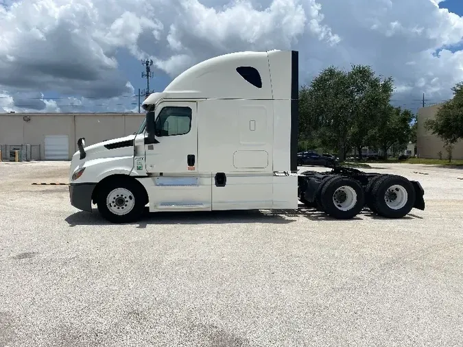 2018 Freightliner T12664ST