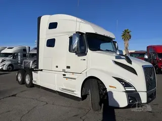 2021 VOLVO VNL64T760