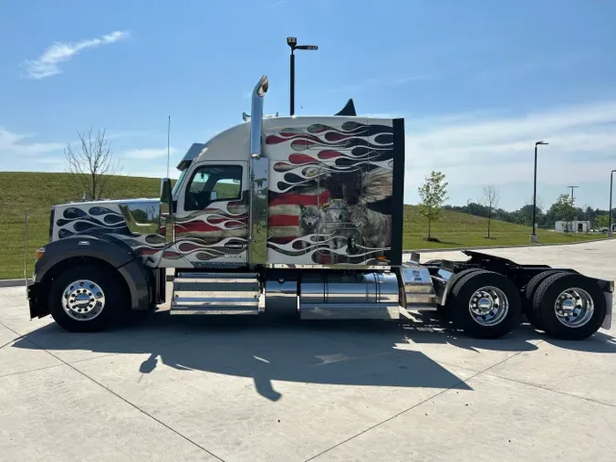 2023 Kenworth W990