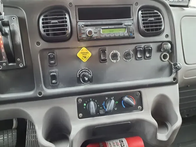 2017 FREIGHTLINER/MERCEDES M2 106