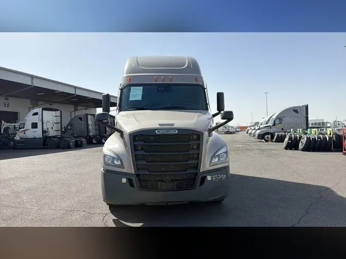 2025 Freightliner Cascadia 12635cf4857f3b0d9940e1060e321593b49