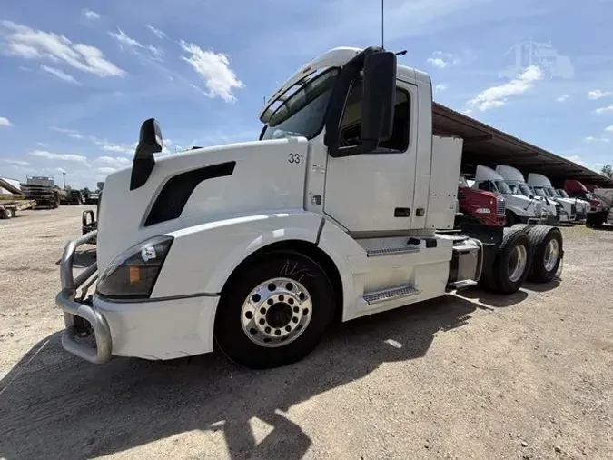 2016 VOLVO VNL64T300