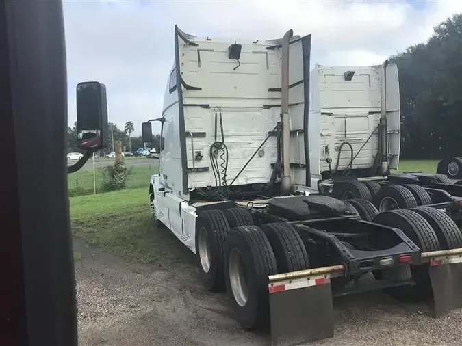 2014 VOLVO VNL670