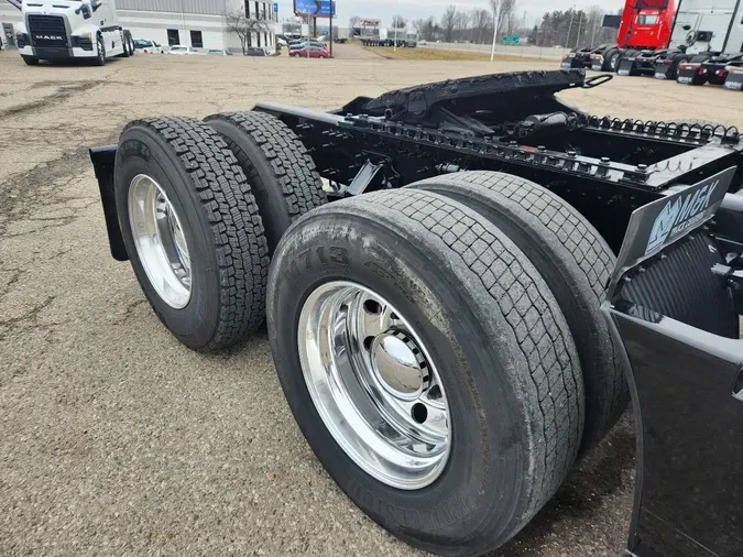 2024 VOLVO VNL64T86035d6d2d01e89e328112a35abe5c6f92a