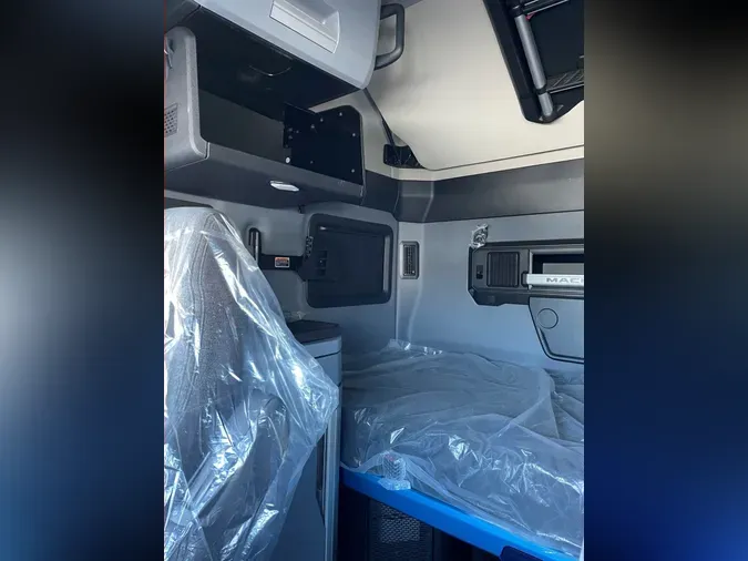 2026 MACK Pioneer 76" High Roof