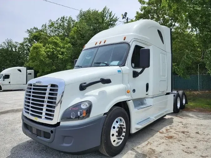 2019 Freightliner X12564ST