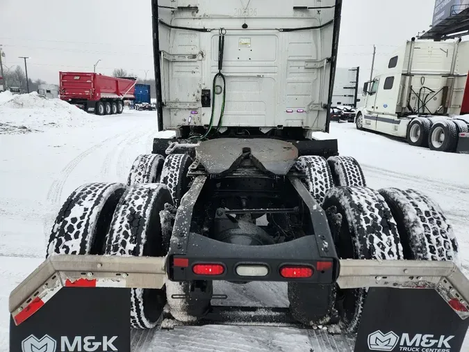 2023 VOLVO VNL64T760