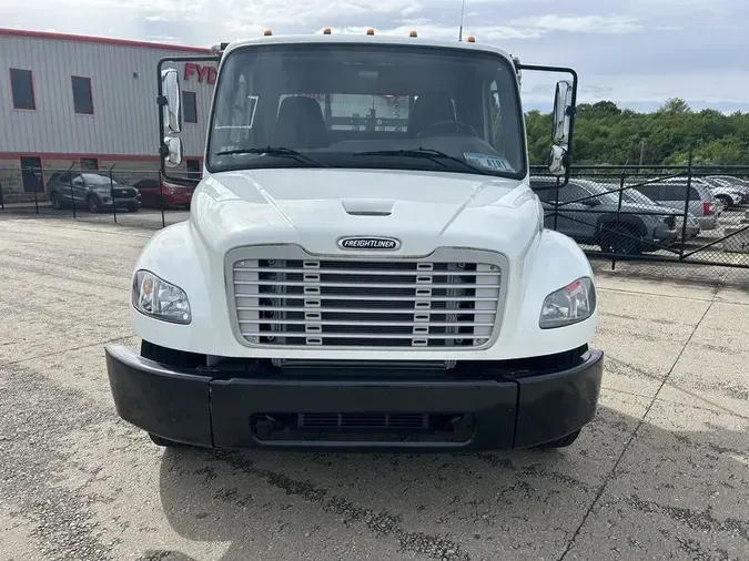 2017 Freightliner M2 106