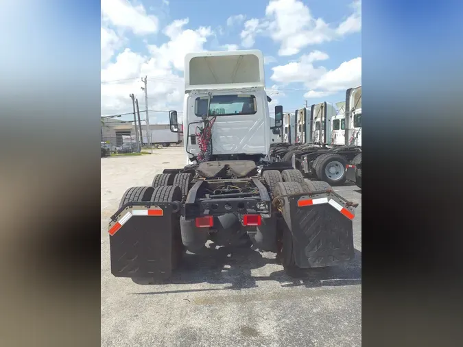 2019 NAVISTAR INTERNATIONAL LT625 DAYCAB T/A