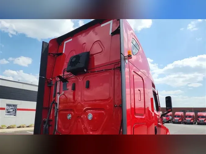 2022 FREIGHTLINER CA126