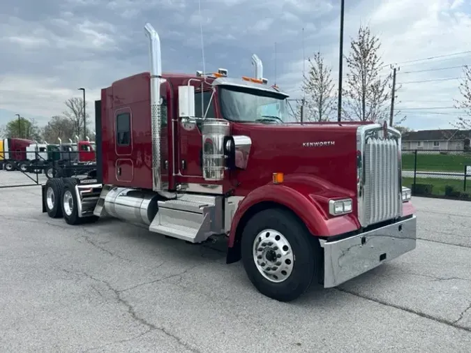 2025 Kenworth W900