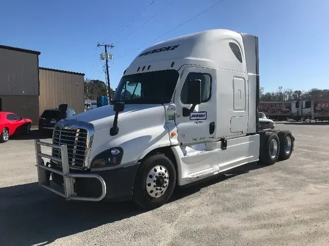 2019 Freightliner X12564ST