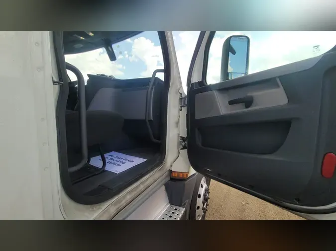 2020 Freightliner Cascadia 126
