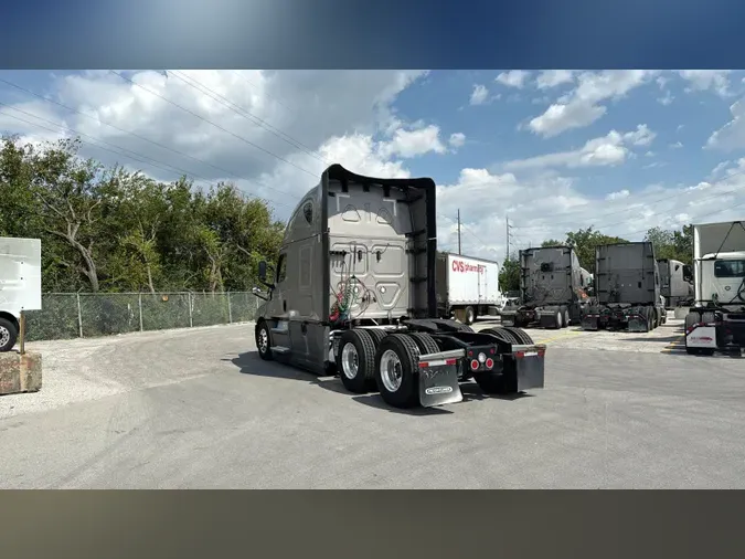 2025 Freightliner Cascadia 12635f22c061f79f6024512f9f7dd7c5c5c