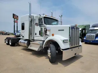 2023 Kenworth W900