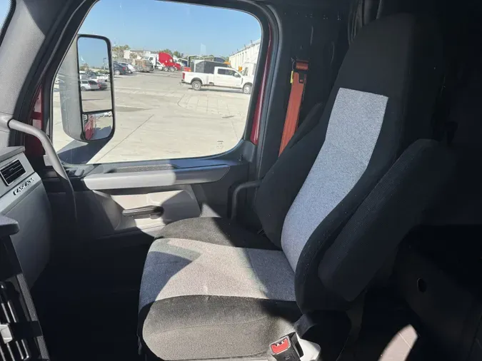 2020 Freightliner Cascadia 126