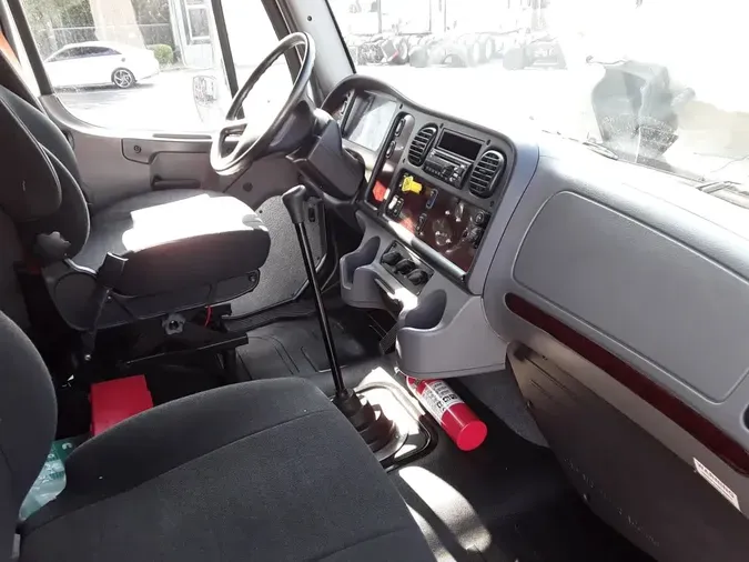 2018 FREIGHTLINER M2 106