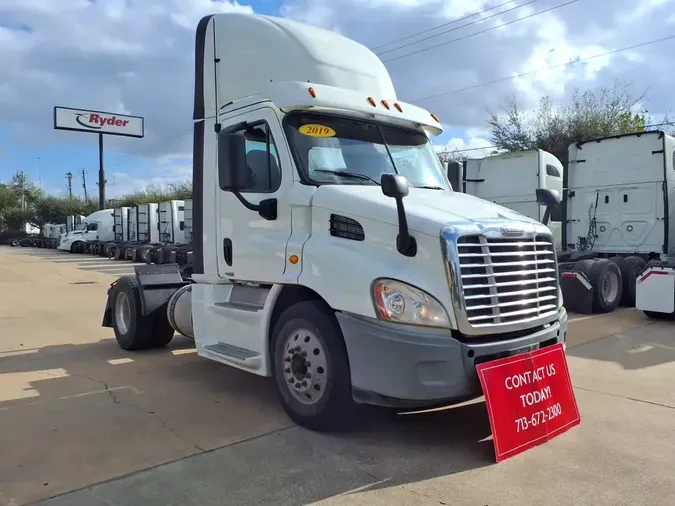 2019 FREIGHTLINER/MERCEDES CASCADIA 113