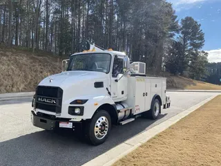 2022 Mack MD642