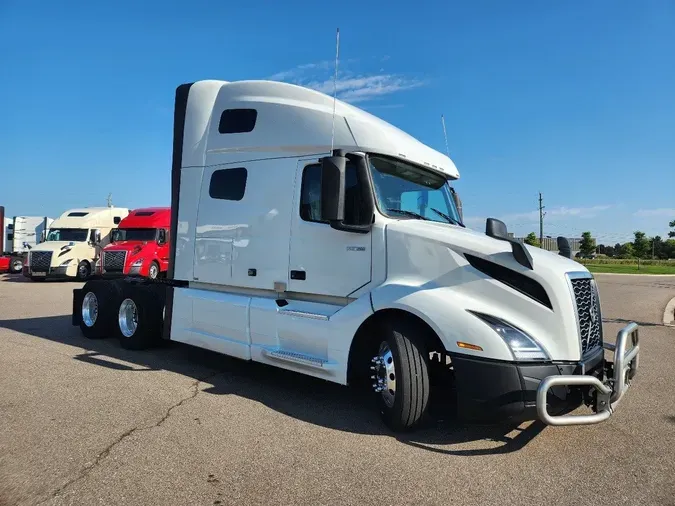 2023 VOLVO VNL64T760