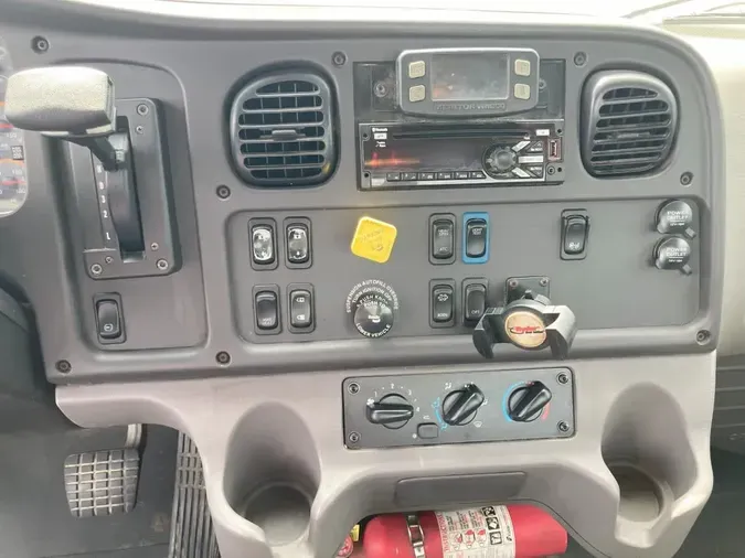 2018 FREIGHTLINER M2 106