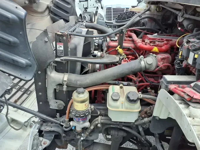 2018 FREIGHTLINER M2 106