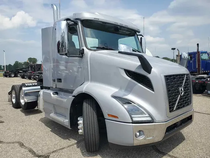2024 VOLVO VNR62T300