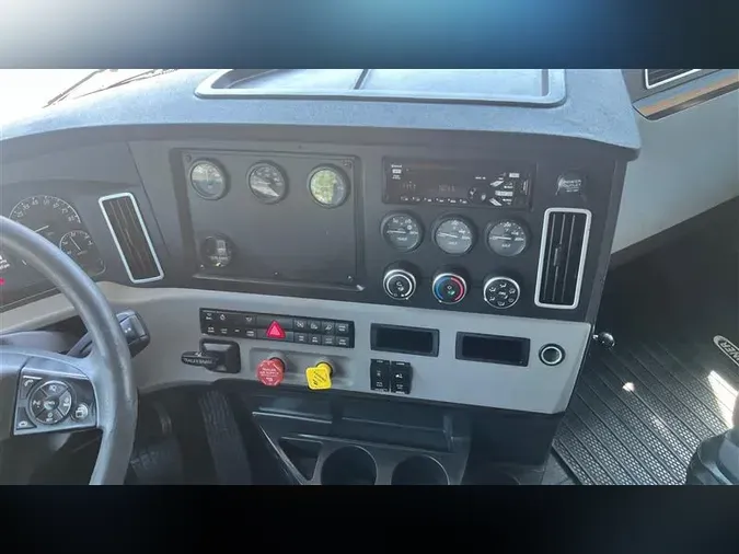 2019 FREIGHTLINER CA126