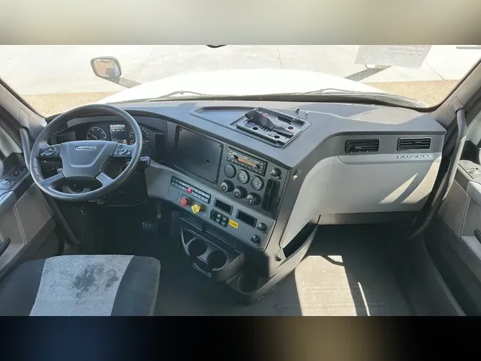 2019 Freightliner Cascadia 126