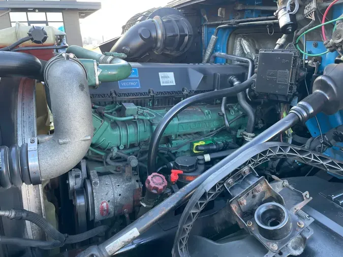 2016 Volvo VNL670