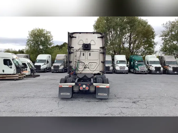 2022 Freightliner Cascadia 126