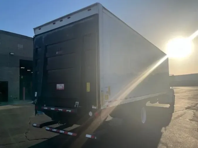 2018 FREIGHTLINER M2 106