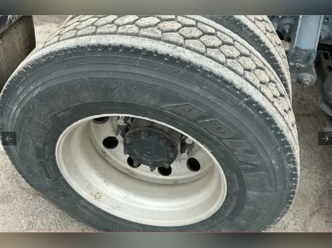 2021 VOLVO VNL64T760