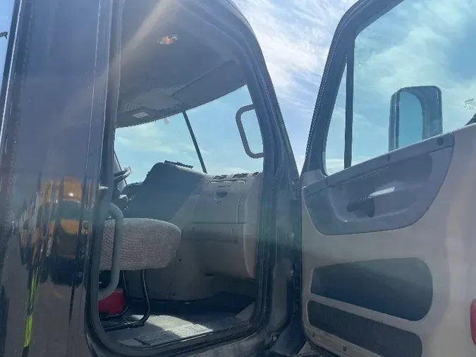 2015 FREIGHTLINER X12564ST