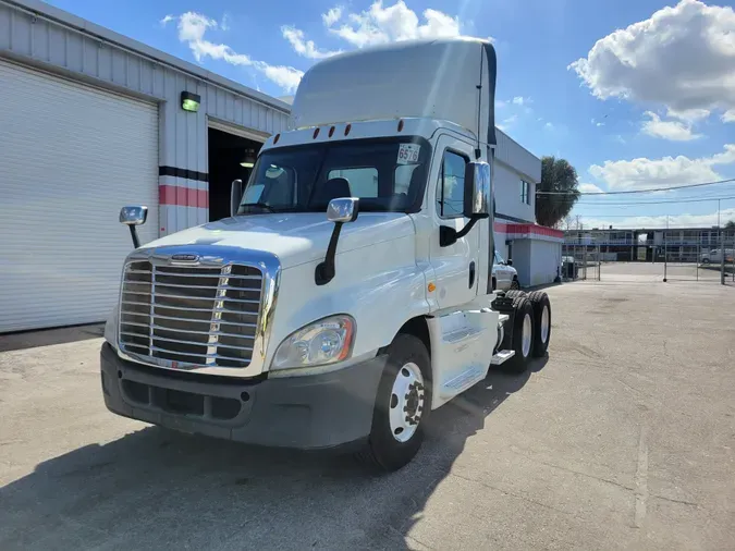 2016 FREIGHTLINER/MERCEDES CASCADIA 125361c771a1f3dbf0c9332427707805239