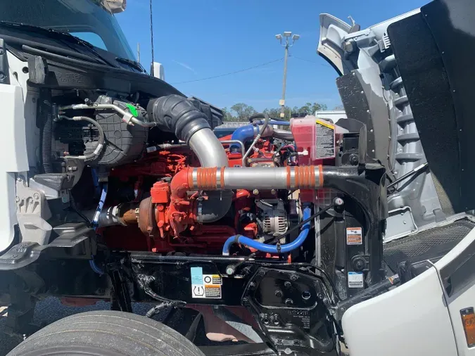 2024 Kenworth T880