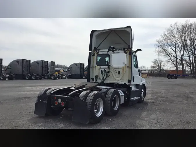 2020 Freightliner Cascadia 126