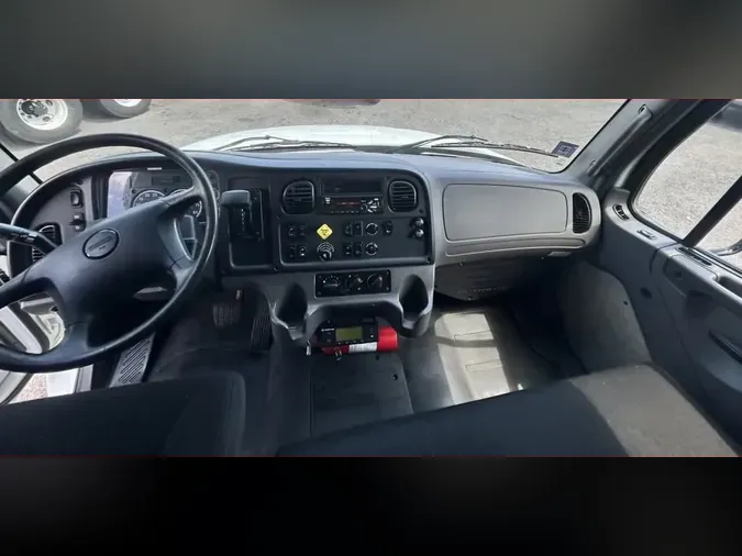 2018 FREIGHTLINER M2 106