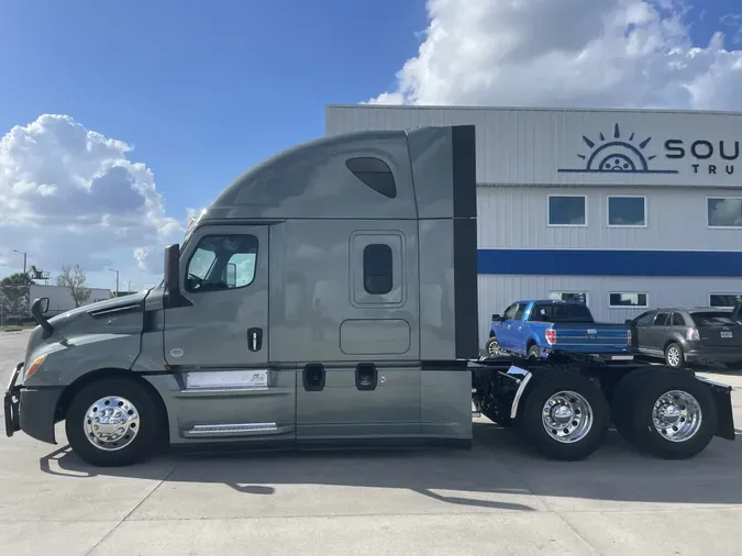 2020 Freightliner Cascadia 126