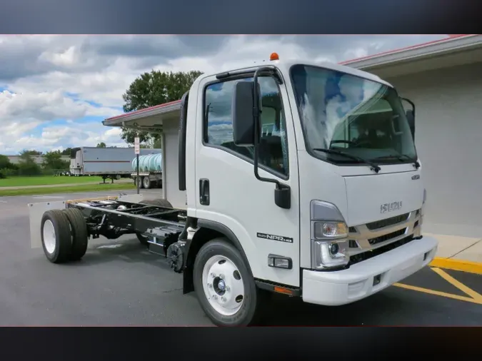 2024 Isuzu NPR-HD Gas