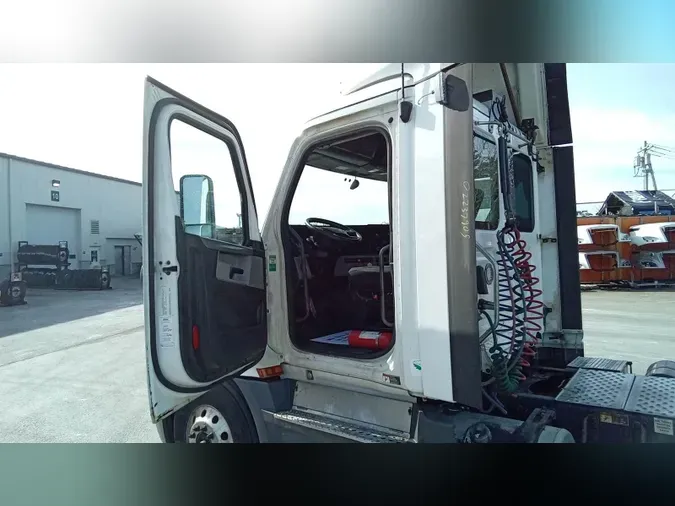 2020 Freightliner Cascadia 126