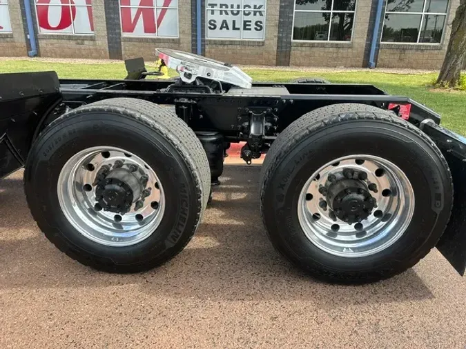 2022 VOLVO VNR300362d0b27503da51b34f0e77480ce7cbd