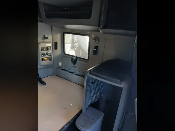 2019 NAVISTAR INTERNATIONAL LT625 SLPR CAB